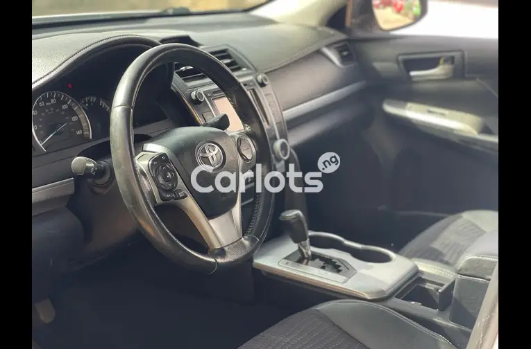 FOREIGN USED 2012 TOYOTA CAMRY SE for sale in Kaduna - thumbnail 3
