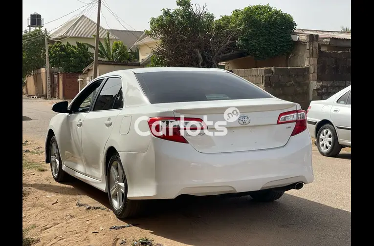 FOREIGN USED 2012 TOYOTA CAMRY SE for sale in Kaduna - thumbnail 5
