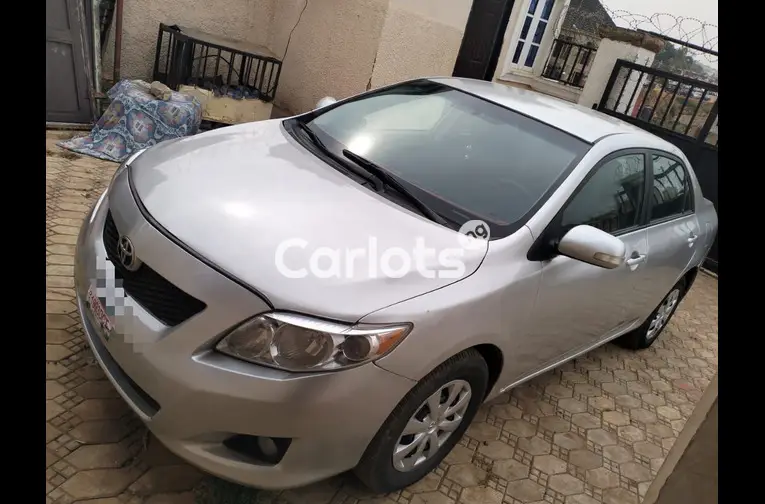 2010 TOYOTA COROLLA - 2/5