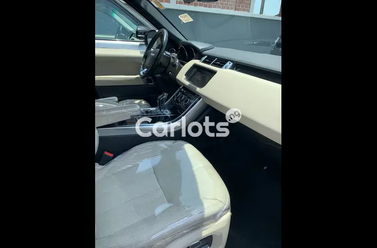 Foreign Used 2014 Range Rover Sports HSE for sale in Amuwo Odofin, Lagos - photo 3 of 5