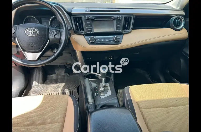 Nigerian Used 2017 TOYOTA RAV4 for sale in Kaduna - thumbnail 2