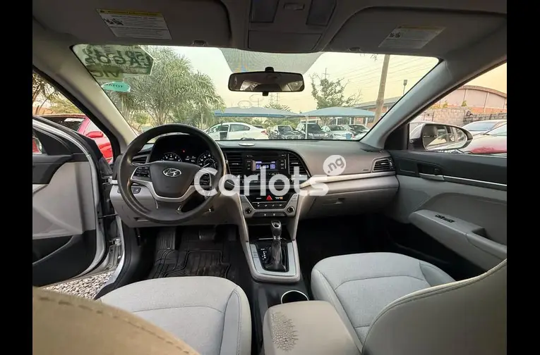 FOREIGN USED 2017 HYUNDAI ELANTRA - 3/5