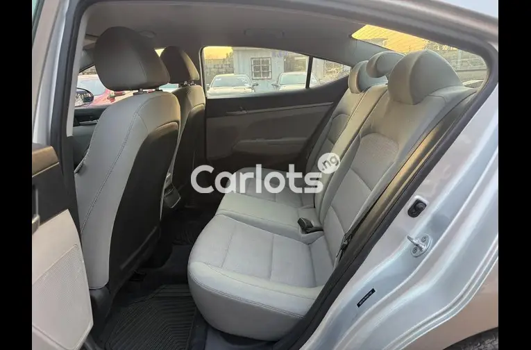FOREIGN USED 2017 HYUNDAI ELANTRA for sale in Abuja, FCT - thumbnail 4