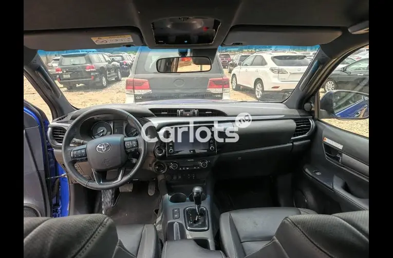 FOREIGN USED 2023 TOYOTA HILUX INVINCIBLE DIESEL ENGINE for sale in Abuja, FCT - thumbnail 2