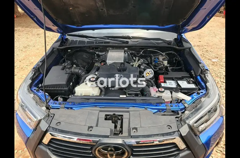 FOREIGN USED 2023 TOYOTA HILUX INVINCIBLE DIESEL ENGINE for sale in Abuja, FCT - photo 5 of 5