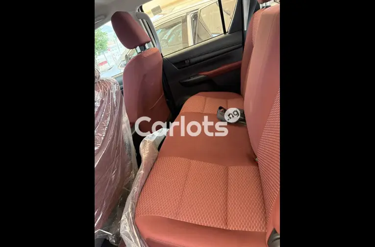 BRAND NEW 2025 TOYOTA HILUX for sale in Abuja, FCT - thumbnail 4