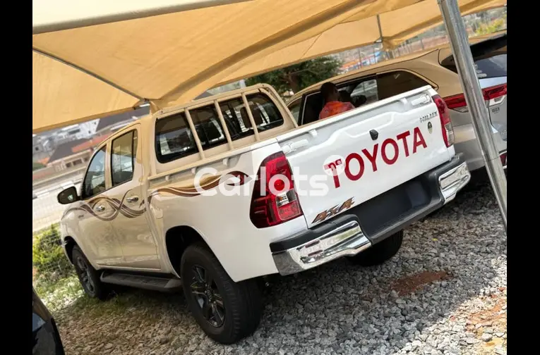 BRAND NEW 2025 TOYOTA HILUX for sale in Abuja, FCT - thumbnail 5