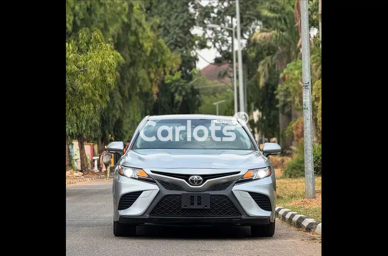 FOREIGN USED 2019 TOYOTA CAMRY SE for sale in Abuja, FCT - photo 1 of 5