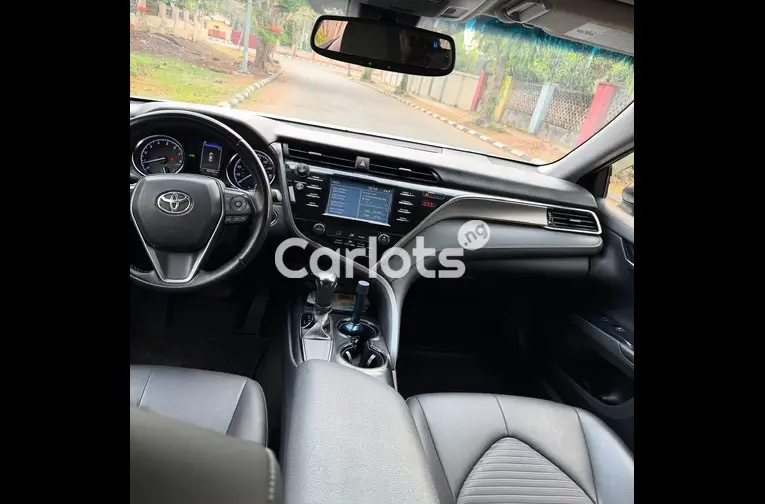 FOREIGN USED 2019 TOYOTA CAMRY SE for sale in Abuja, FCT - thumbnail 2
