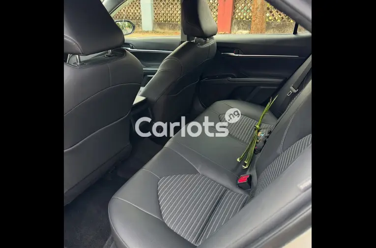 FOREIGN USED 2019 TOYOTA CAMRY SE for sale in Abuja, FCT - thumbnail 3