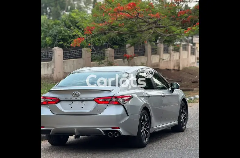 FOREIGN USED 2019 TOYOTA CAMRY SE for sale in Abuja, FCT - thumbnail 4