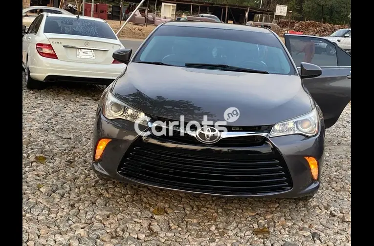 FOREIGN USED 2017 TOYOTA CAMRY XLE for sale in Abuja, FCT - photo 2 of 5