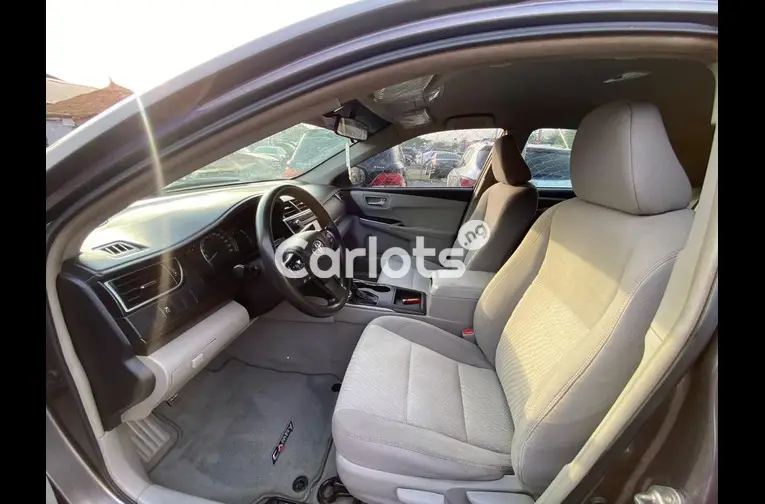 FOREIGN USED 2017 TOYOTA CAMRY XLE for sale in Abuja, FCT - photo 3 of 5