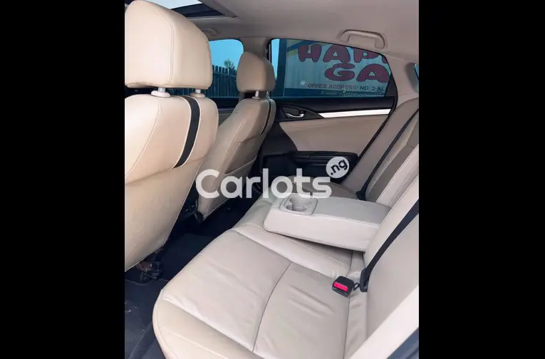 FOREIGN USED 2017 HONDA CIVIC TOURING for sale in Kaduna - thumbnail 3