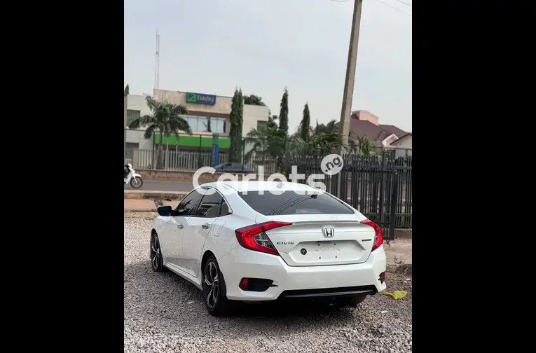 FOREIGN USED 2017 HONDA CIVIC TOURING for sale in Kaduna - thumbnail 4