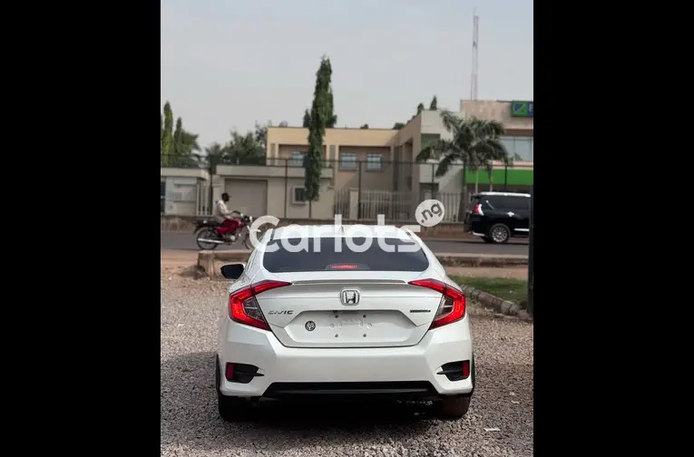FOREIGN USED 2017 HONDA CIVIC TOURING for sale in Kaduna - thumbnail 5