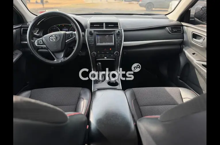 FOREIGN USED 2016 TOYOTA CAMRY SE - 2/5