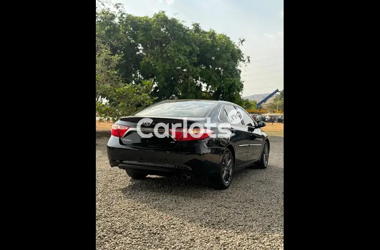 FOREIGN USED 2016 TOYOTA CAMRY SE - 4/5
