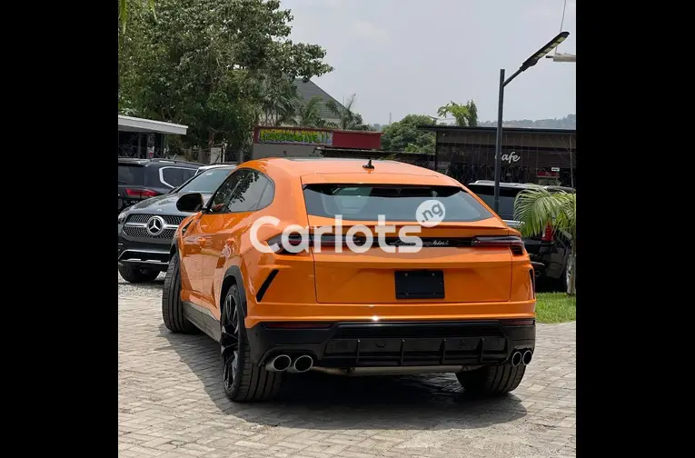 Foreign Used 2021 LAMBORGHINI URUS WITH VIP SEATS for sale in Abuja, FCT - thumbnail 4
