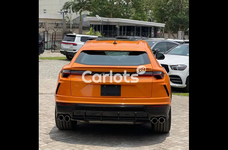 Foreign Used 2021 LAMBORGHINI URUS WITH VIP SEATS for sale in Abuja, FCT - thumbnail 5