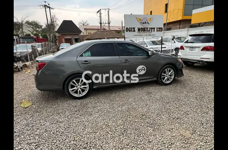 DISTRESS SALE 2013 TOYOTA CAMRY for sale in Abuja, FCT - thumbnail 4