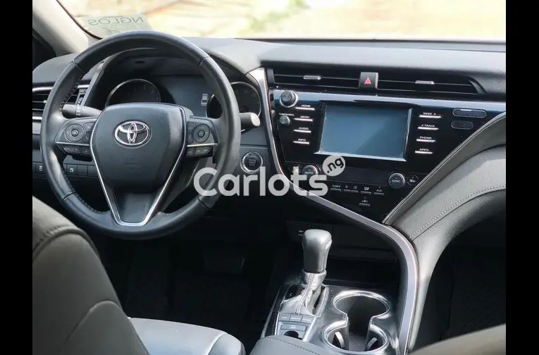 FOREIGN USED 2018 TOYOTA CAMRY XSE for sale in Abuja - photo 2 of 5