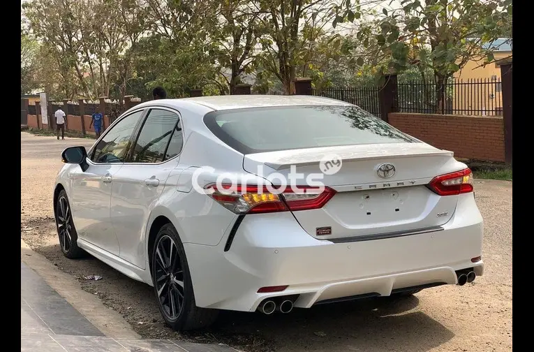 FOREIGN USED 2018 TOYOTA CAMRY XSE for sale in Abuja - thumbnail 4