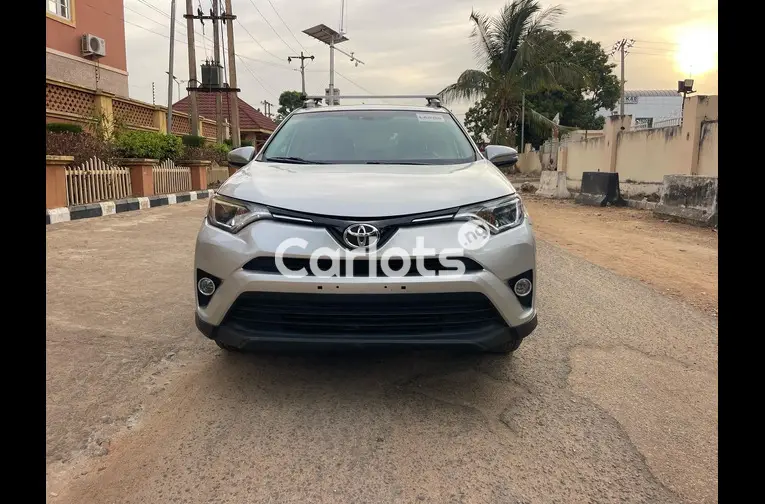 FOREIGN USED 2018 TOYOTA RAV4 XLE for sale in Kaduna