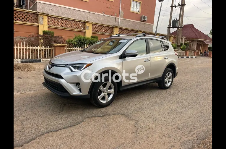 FOREIGN USED 2018 TOYOTA RAV4 XLE for sale in Kaduna, Kaduna - photo 2 of 5