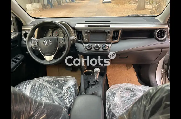 FOREIGN USED 2018 TOYOTA RAV4 XLE for sale in Kaduna, Kaduna - thumbnail 3