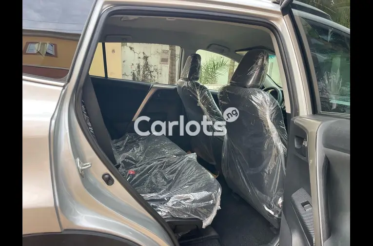 FOREIGN USED 2018 TOYOTA RAV4 XLE for sale in Kaduna, Kaduna - photo 4 of 5