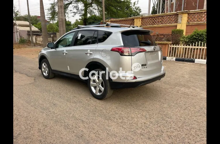 FOREIGN USED 2018 TOYOTA RAV4 XLE for sale in Kaduna, Kaduna - photo 5 of 5