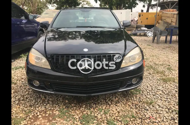 Distress sales 2010 Mercedes Benz C300 for sale in Abuja