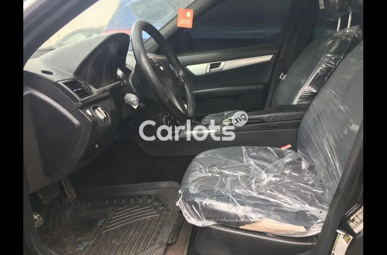 Distress sales 2010 Mercedes Benz C300 for sale in Abuja, FCT - photo 2 of 5