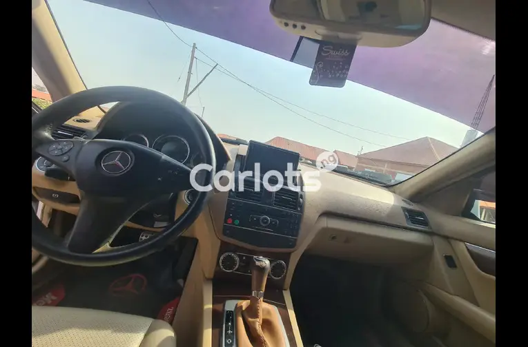 Distress sales 2009 Mercedes Benz C300 for sale in Abuja, FCT - thumbnail 3