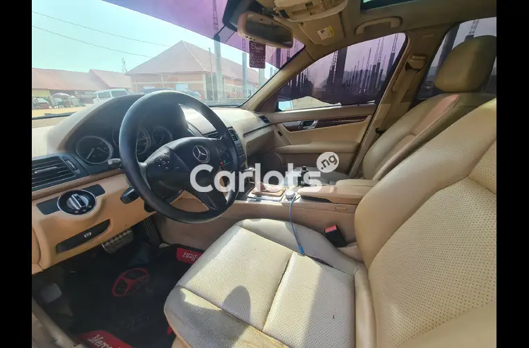 Distress sales 2009 Mercedes Benz C300 for sale in Abuja, FCT - thumbnail 4
