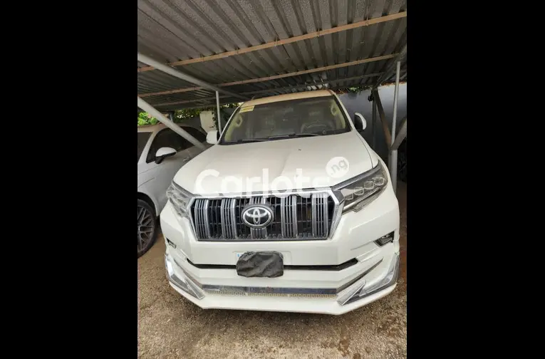 CLEAN USED BELGIUM STANDARD 2017 TOYOTA PRADO for sale in Abuja, FCT - photo 1 of 5