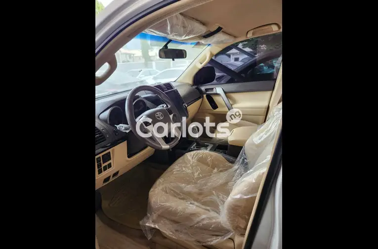 CLEAN USED BELGIUM STANDARD 2017 TOYOTA PRADO for sale in Abuja, FCT - thumbnail 2