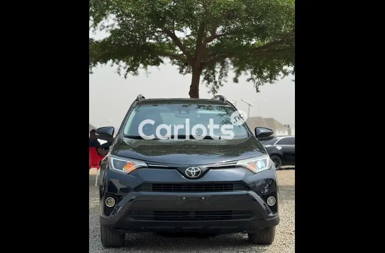 Foreign Used 2018 TOYOTA RAV4 XLE AWD for sale in Abuja, FCT - photo 2 of 5