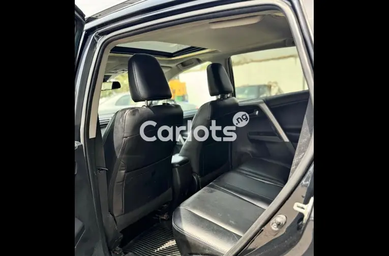 Foreign Used 2018 TOYOTA RAV4 XLE AWD for sale in Abuja, FCT - thumbnail 4