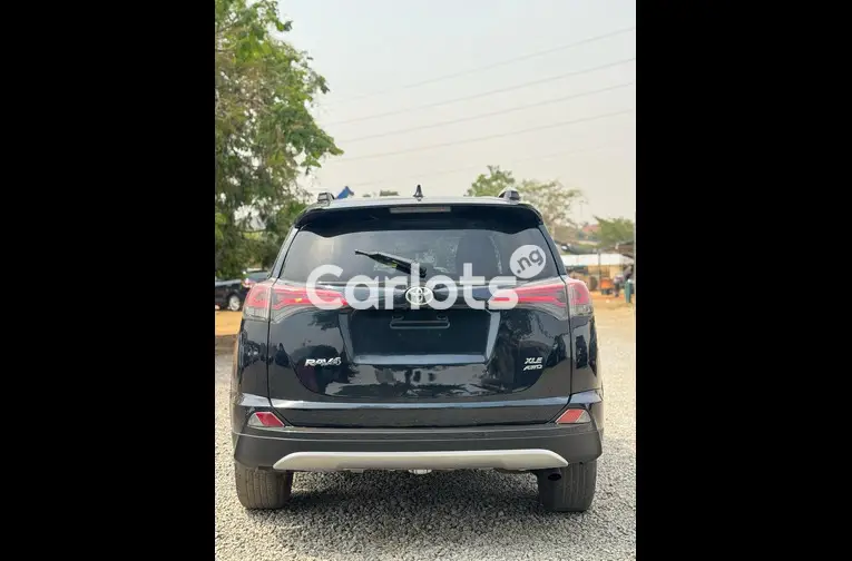 Foreign Used 2018 TOYOTA RAV4 XLE AWD for sale in Abuja, FCT - thumbnail 5