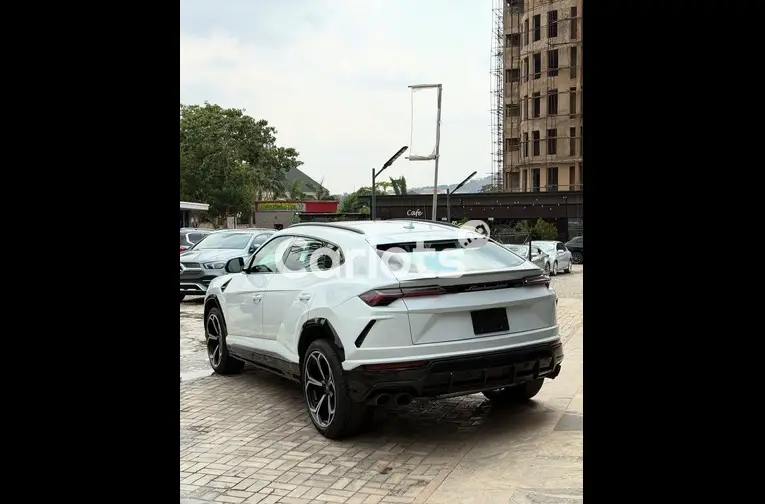 Foreign Used LAMBORGHINI URUS WITH VIP SEATS for sale in Abuja, FCT - photo 4 of 5