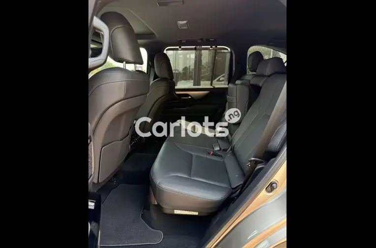 BRAND NEW 2023 LEXUS LX600 for sale in Abuja, FCT - thumbnail 3