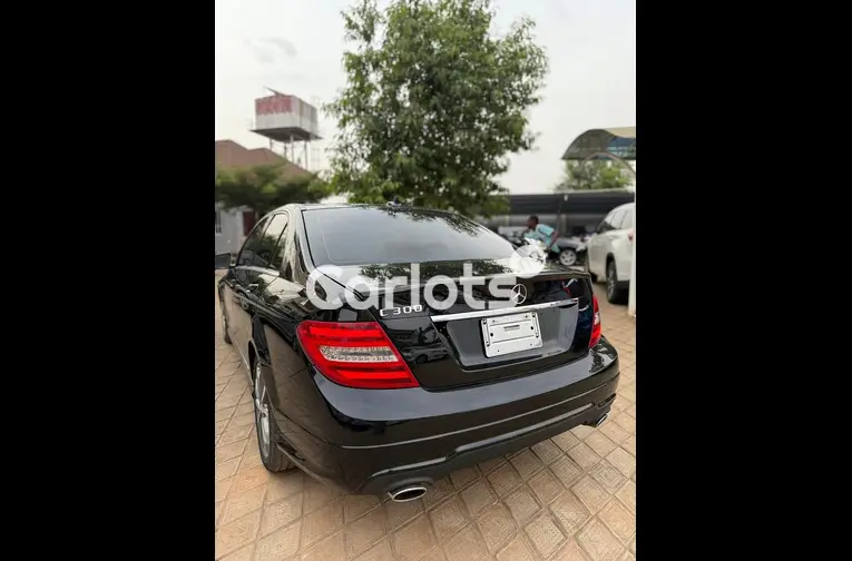FOREIGN USED 2013 MERCEDES BENZ C300 for sale in Kaduna, Kaduna - thumbnail 4