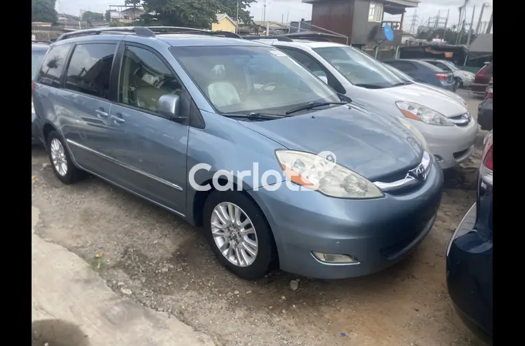 Foreign Used 2006 Toyota Sienna - 1/5