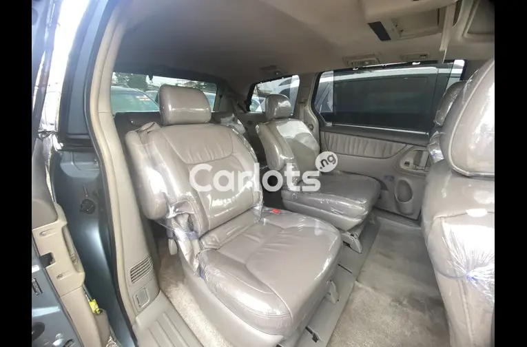 Foreign Used 2006 Toyota Sienna - 3/5