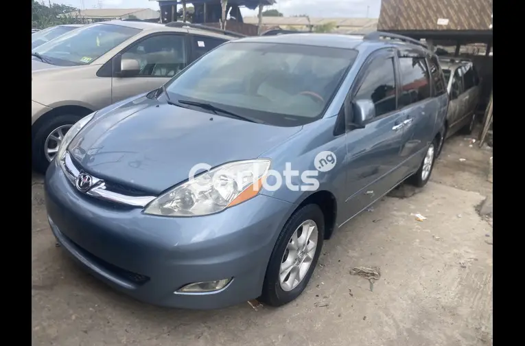 Foreign Used 2008 Toyota sienna - 1/5