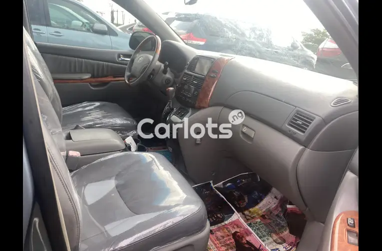 Foreign Used 2008 Toyota sienna - 2/5