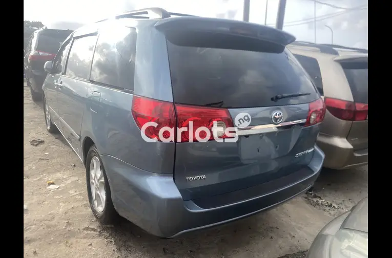 Foreign Used 2008 Toyota sienna - 4/5