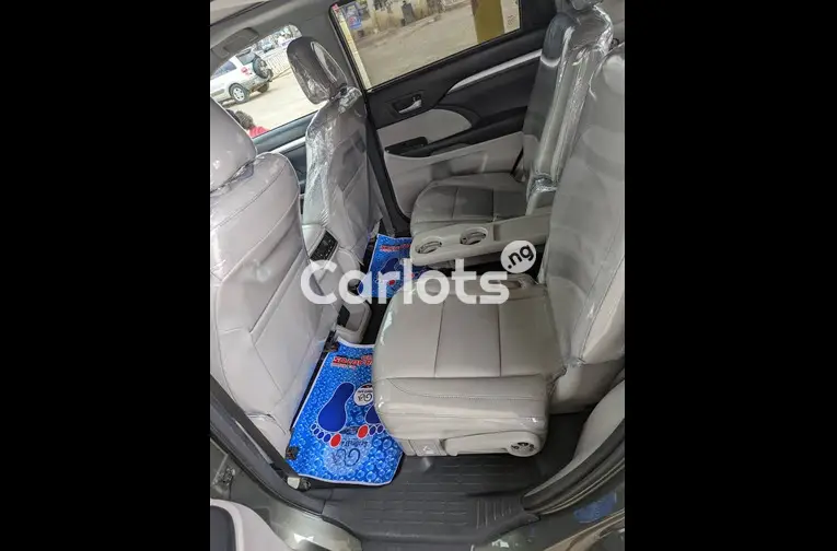 2015 Toyota Highlander XLE - 2/5